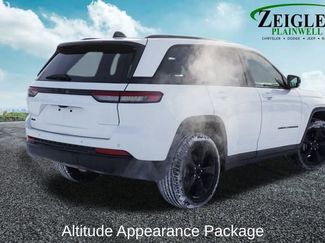 Used 2023 Jeep Grand Cherokee Altitude video 3