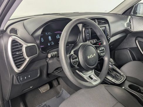 Used 2023 Kia Soul LX w/ LX Technology Package FWD image 10