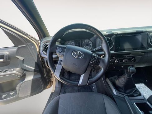 Used 2017 Toyota Tacoma TRD Off-Road w/ Tow Package AWD/4WD image 12