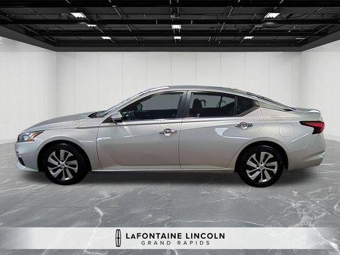 Used 2020 Nissan Altima 2.5 S image 2