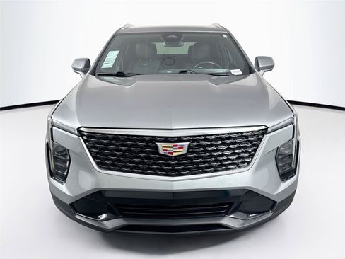 Used 2025 Cadillac XT4 Premium Luxury FWD image 8