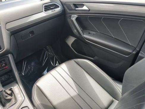 Certified 2023 Volkswagen Tiguan SE FWD image 15