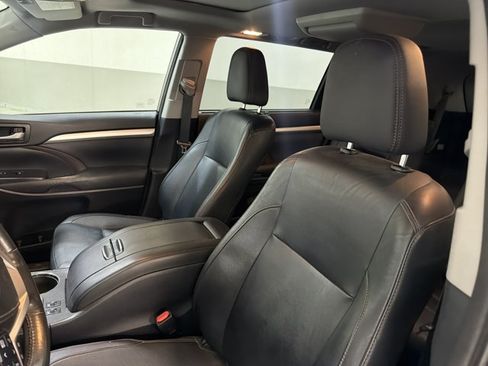 Used 2014 Toyota Highlander XLE AWD/4WD image 5