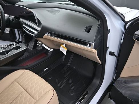 New 2026 Cadillac Lyriq Signature Sport image 17