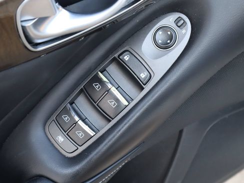 Used 2018 INFINITI Q50 Luxe w/ Essential Package (3.0T Luxe) AWD/4WD image 21