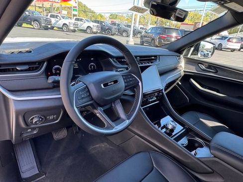 New 2025 Jeep Grand Cherokee Limited image 40