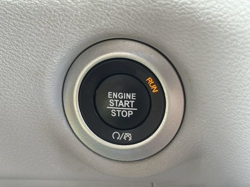 Used 2023 Chrysler Voyager LX FWD image 28