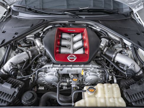 Used 2016 Nissan GT-R NISMO AWD/4WD image 49