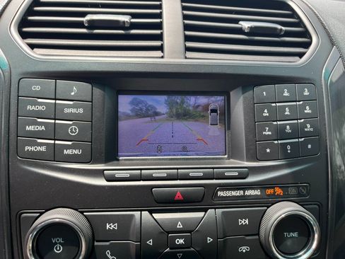 Used 2017 Ford Explorer XLT w/ Class II Trailer Tow Package AWD/4WD image 13