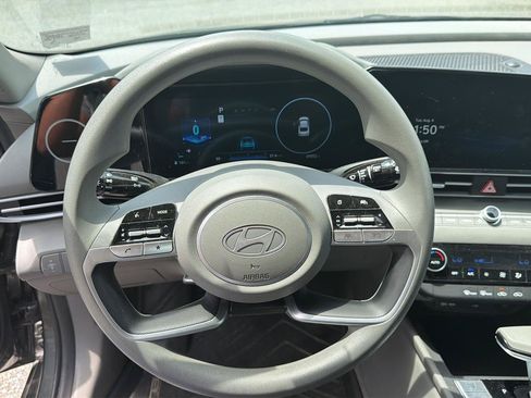 Used 2024 Hyundai Elantra SEL FWD image 10