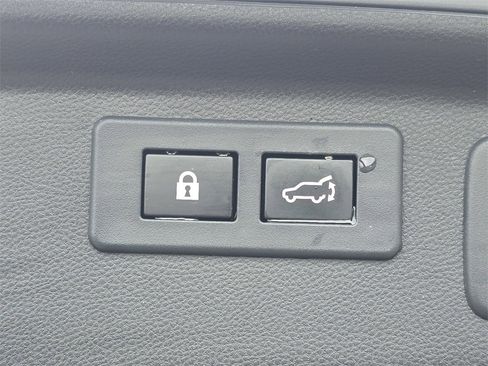 Used 2020 Subaru Forester Premium image 17