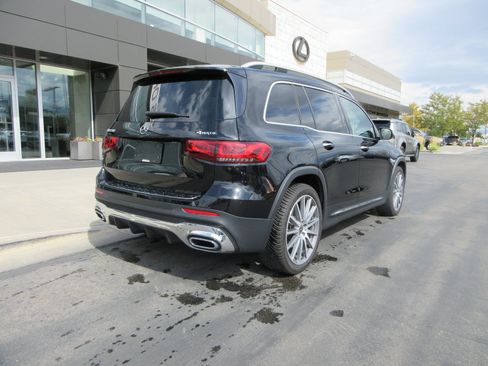 Used 2022 Mercedes-Benz GLB 250 4MATIC image 10