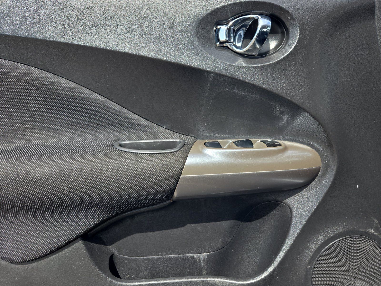 Used 2014 Nissan Juke S FWD image 10