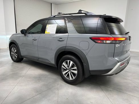 Used 2024 Nissan Pathfinder SL AWD/4WD image 6