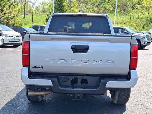 Used 2024 Toyota Tacoma TRD Off-Road AWD/4WD image 5