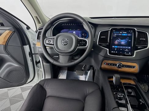 Used 2024 Volvo XC90 B6 Plus image 26