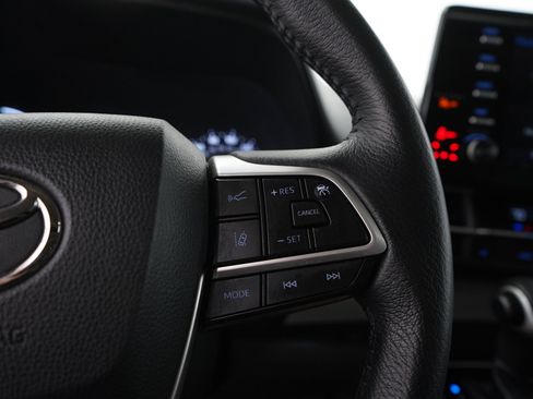 Used 2021 Toyota Sienna XLE AWD/4WD image 27