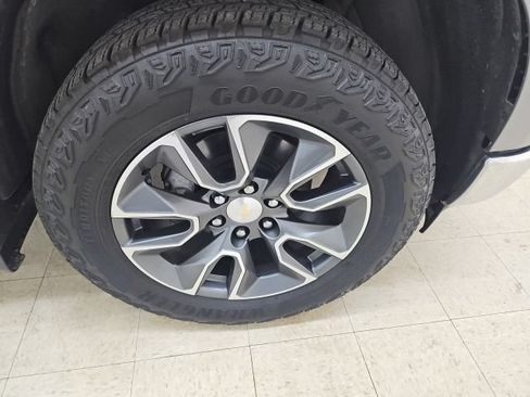 Used 2024 Chevrolet Silverado 1500 LT AWD/4WD image 9