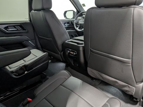 Used 2026 GMC Yukon Denali AWD/4WD image 19