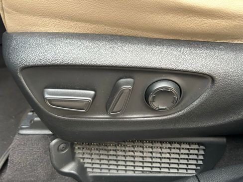 Used 2021 Toyota Sienna XLE image 18