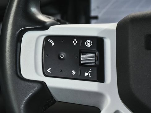 Used 2025 Land Rover Defender 110 S image 34