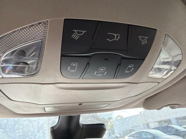 Used 2024 Chrysler Pacifica Touring-L FWD image 24