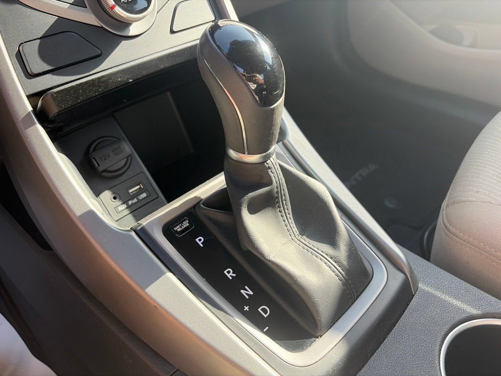 Used 2015 Hyundai Elantra SE w/ Option Group 02 FWD image 15