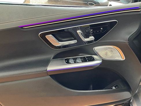 Used 2023 Mercedes-Benz EQE 500 4MATIC Sedan w/ Exclusive Trim Package image 15