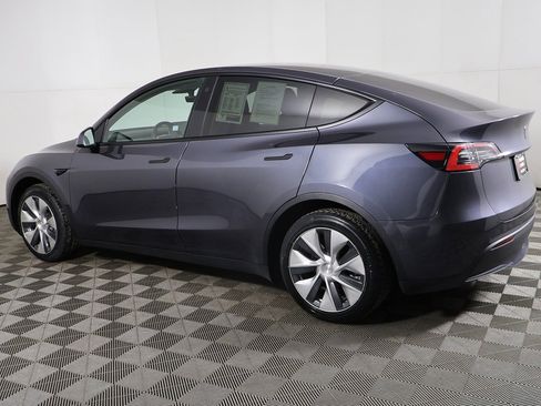 Used 2021 Tesla Model Y Long Range image 14