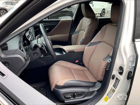 Used 2025 Lexus ES 350 w/ Luxury Package image 7