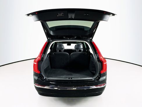 Used 2025 Volvo XC90 B5 Core image 31