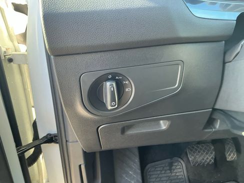 Used 2023 Volkswagen Tiguan SE w/ Panoramic Sunroof Package image 20