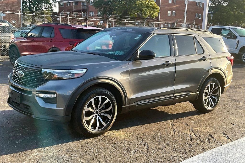 Used 2024 Ford Explorer ST-Line w/ Class IV Trailer Tow Package AWD/4WD image 11