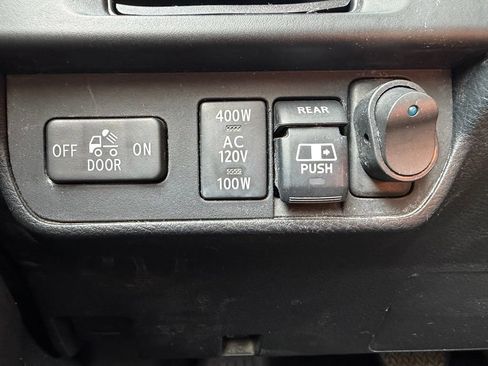 Used 2017 Toyota Tacoma TRD Off-Road w/ Tow Package (A/T) AWD/4WD image 17