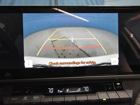 Used 2025 Toyota Camry XLE AWD/4WD image 14