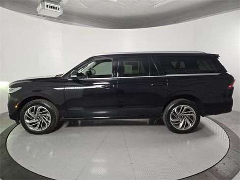 New 2025 Lincoln Navigator L Reserve image 8