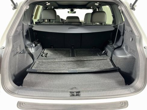Used 2023 Volkswagen Tiguan SE R-Line FWD image 9