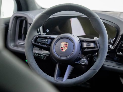 Used 2026 Porsche Cayenne GTS AWD/4WD image 12