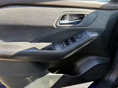 Used 2021 Nissan Rogue SV FWD image 15