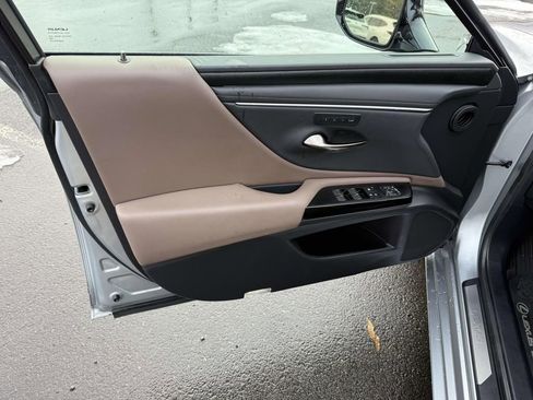 Used 2025 Lexus ES 350 Premium w/ Premium Package image 12