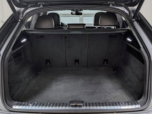 Used 2019 Audi Q8 Prestige w/ Luxury Package image 21