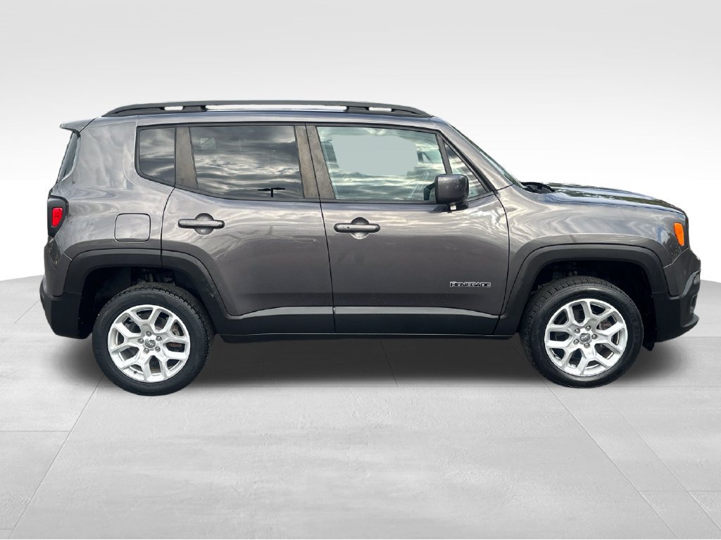 Used 2017 Jeep Renegade Latitude w/ Cold Weather Group AWD/4WD image 8