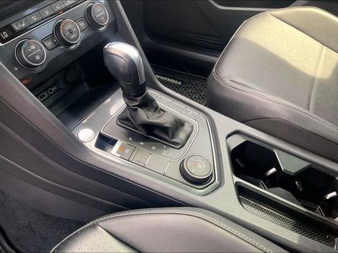 Used 2020 Volkswagen Tiguan SEL AWD/4WD image 25