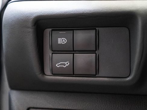 Used 2021 Toyota Highlander XLE AWD/4WD image 23