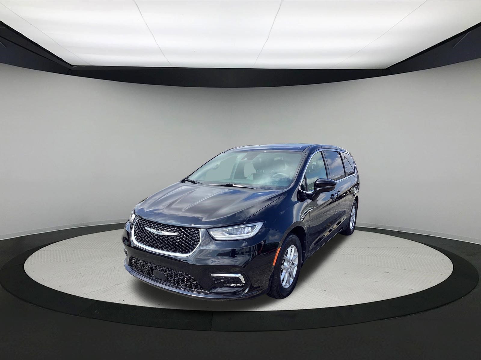 Used 2026 Chrysler Pacifica Select FWD image 4