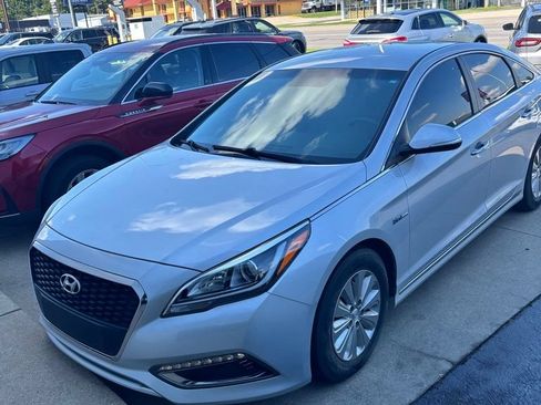 Used 2017 Hyundai Sonata SE FWD image 1