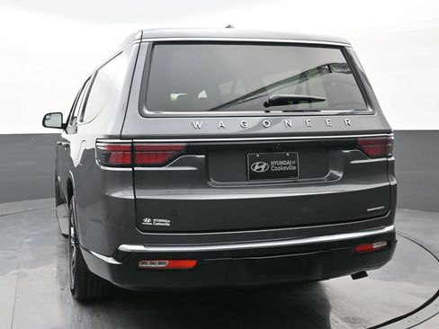 Used 2024 Jeep Wagoneer L Series II w/ Flexible Seating Group image 4
