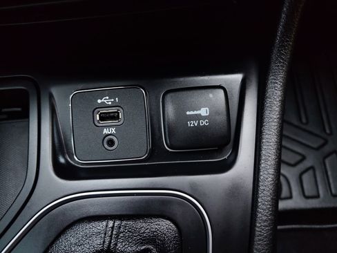 Used 2021 Jeep Cherokee Latitude Lux 80th Anniv w/ Quick Order Package 26U 80TH image 5