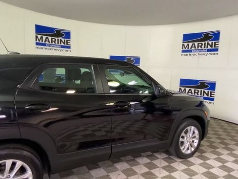 Used 2021 Chevrolet TrailBlazer LS FWD image 2