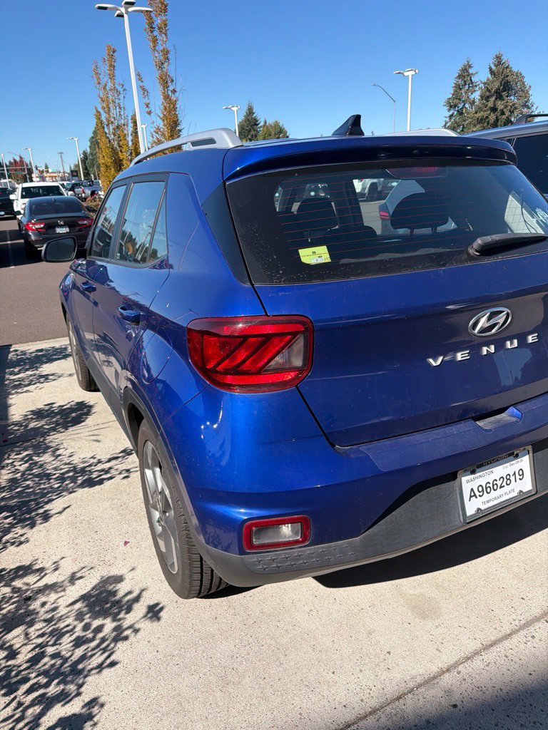 Used 2022 Hyundai Venue SEL FWD image 6